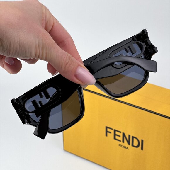 Fendi O'LOCK  FE40108U 01V  Women BRAND NEW Sunglasses Geometric Black Blue - Picture 3 of 12